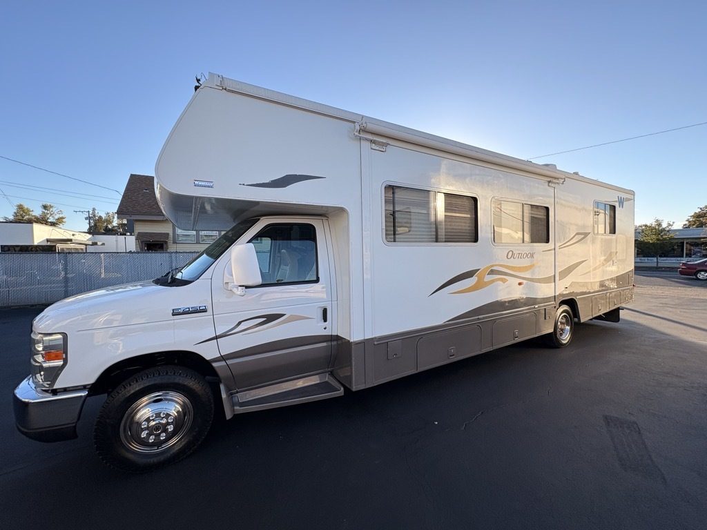 2008 Winnebago Outlook 31C featured photo
